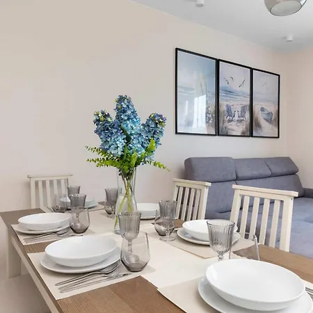 Spacious With A Large Balcony & 3 Bedrooms By Renters Apartmán Gdaňsk
