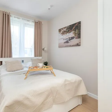 Spacious With A Large Balcony & 3 Bedrooms By Renters Apartmán *