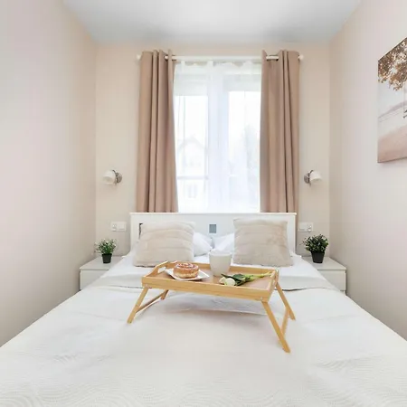 Spacious With A Large Balcony & 3 Bedrooms By Renters Apartmán Gdaňsk