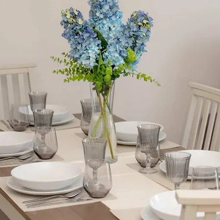 Apartmán Spacious With A Large Balcony & 3 Bedrooms By Renters *