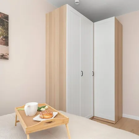 Spacious With A Large Balcony & 3 Bedrooms By Renters