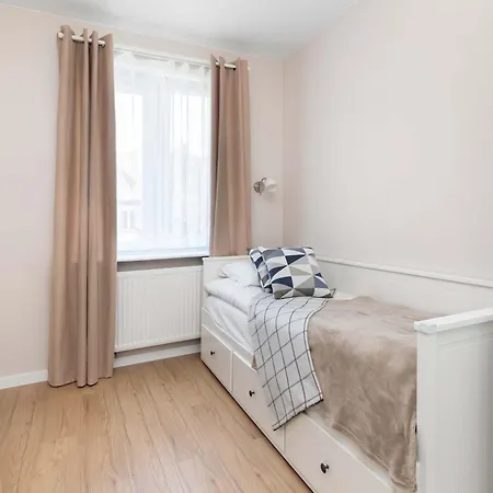 Spacious With A Large Balcony & 3 Bedrooms By Renters Apartmán *