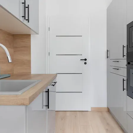 Spacious With A Large Balcony & 3 Bedrooms By Renters Apartmán Gdaňsk